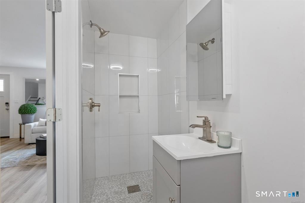 17 Avon Lane, Stamford, Connecticut photo 5