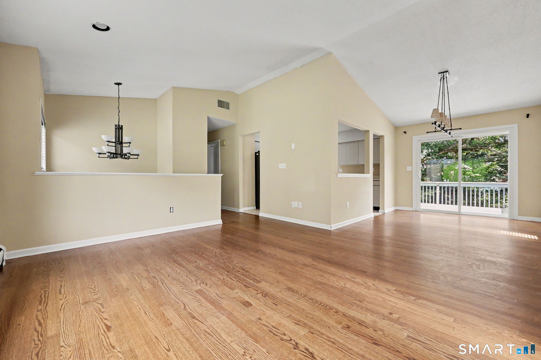 35 Bruce Drive photo 8