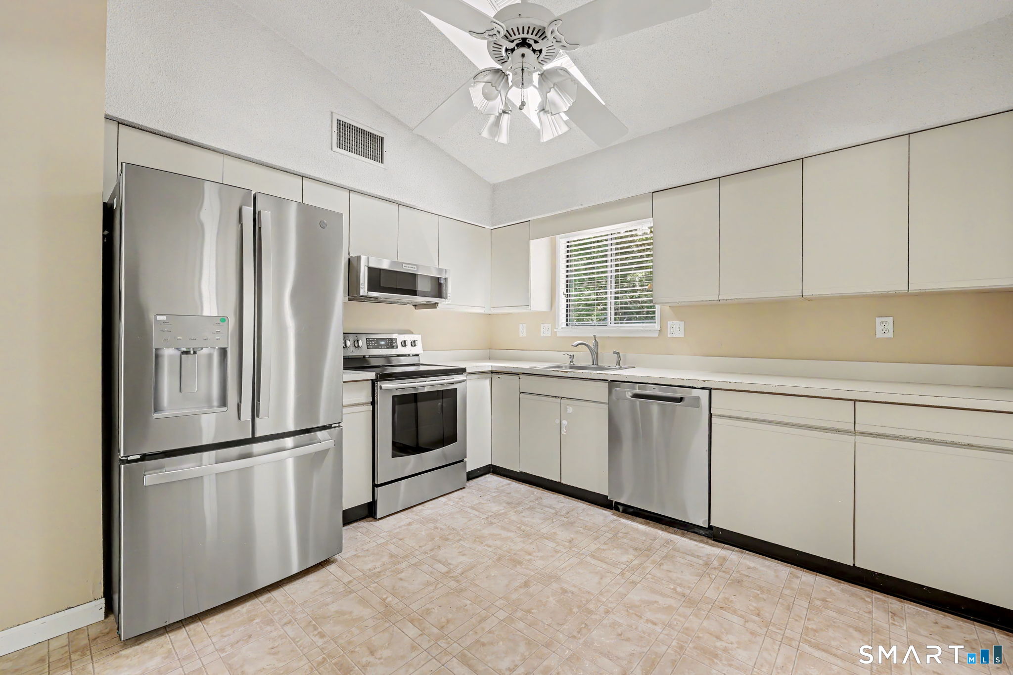 35 Bruce Drive photo 11
