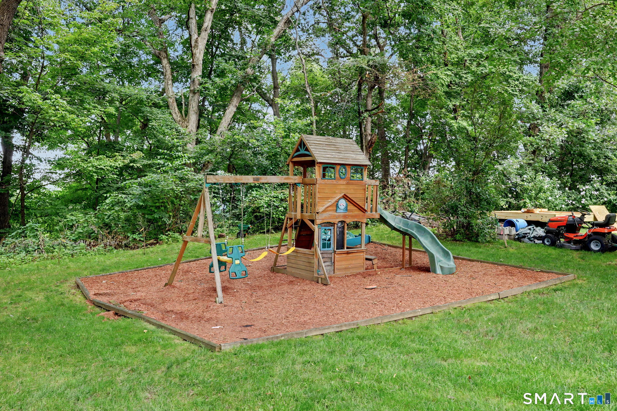 35 Bruce Drive photo 32