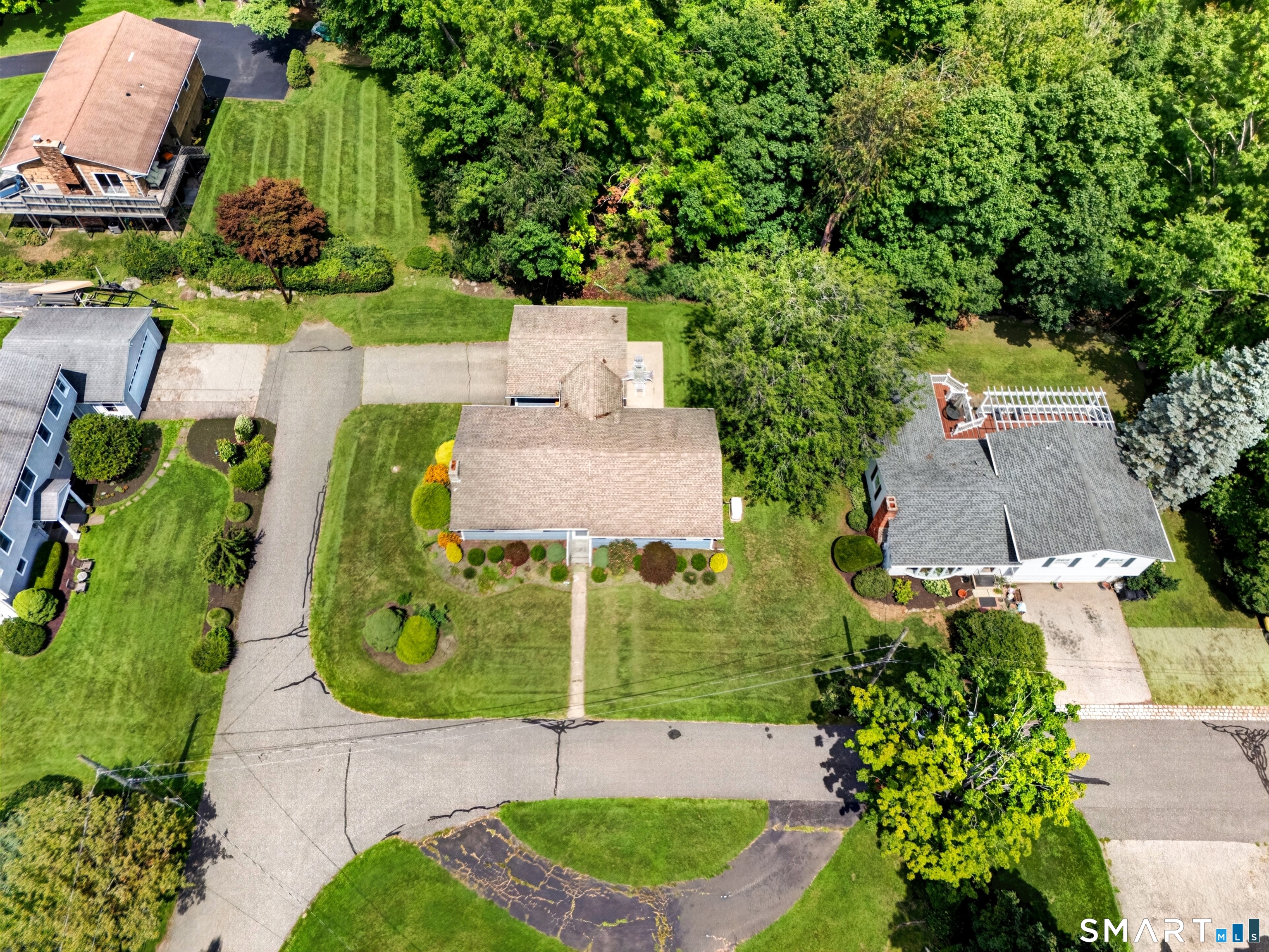 78 Arrowhead Road photo 3