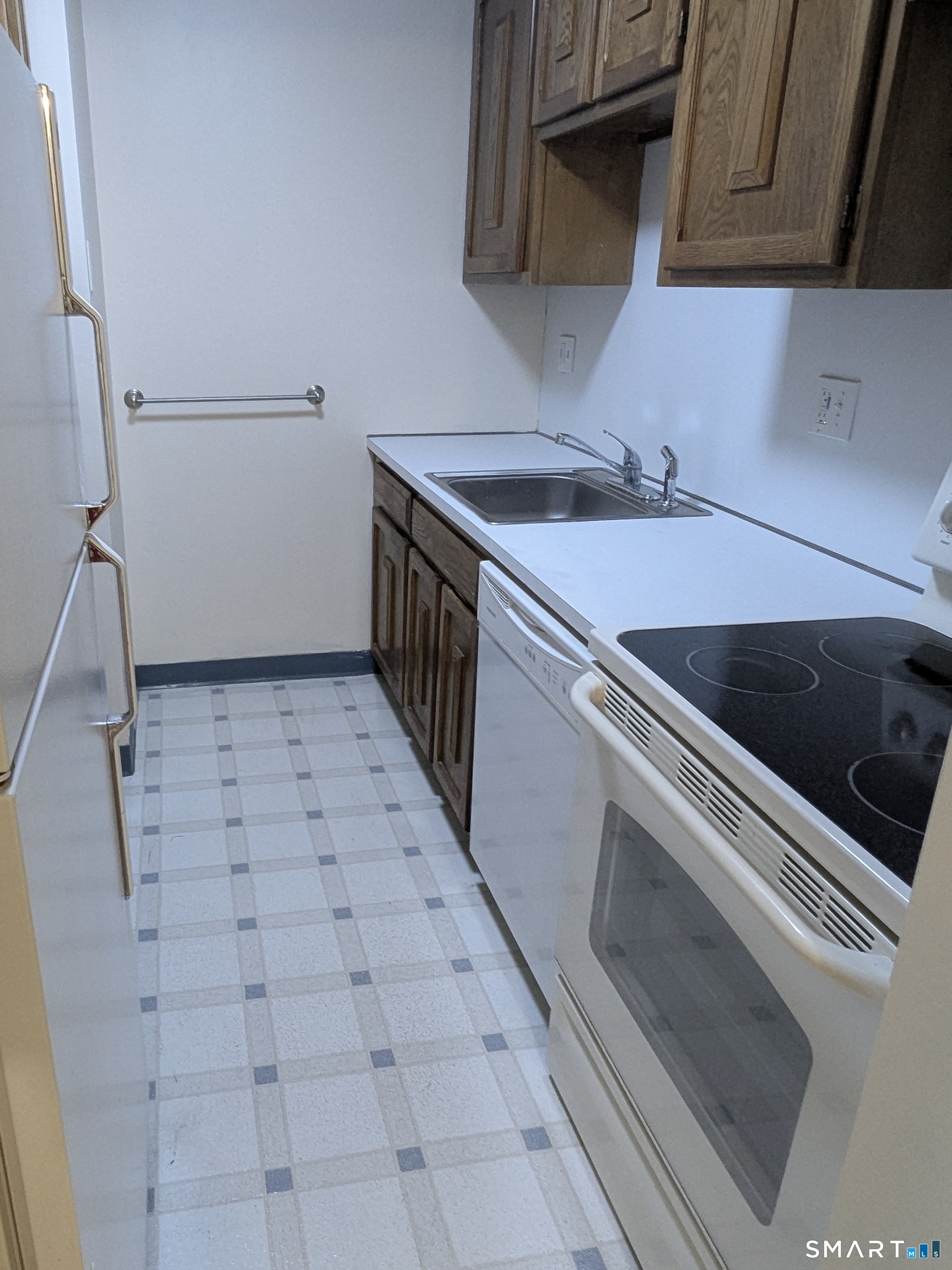 36 Thompson Road  Unit #B photo 4