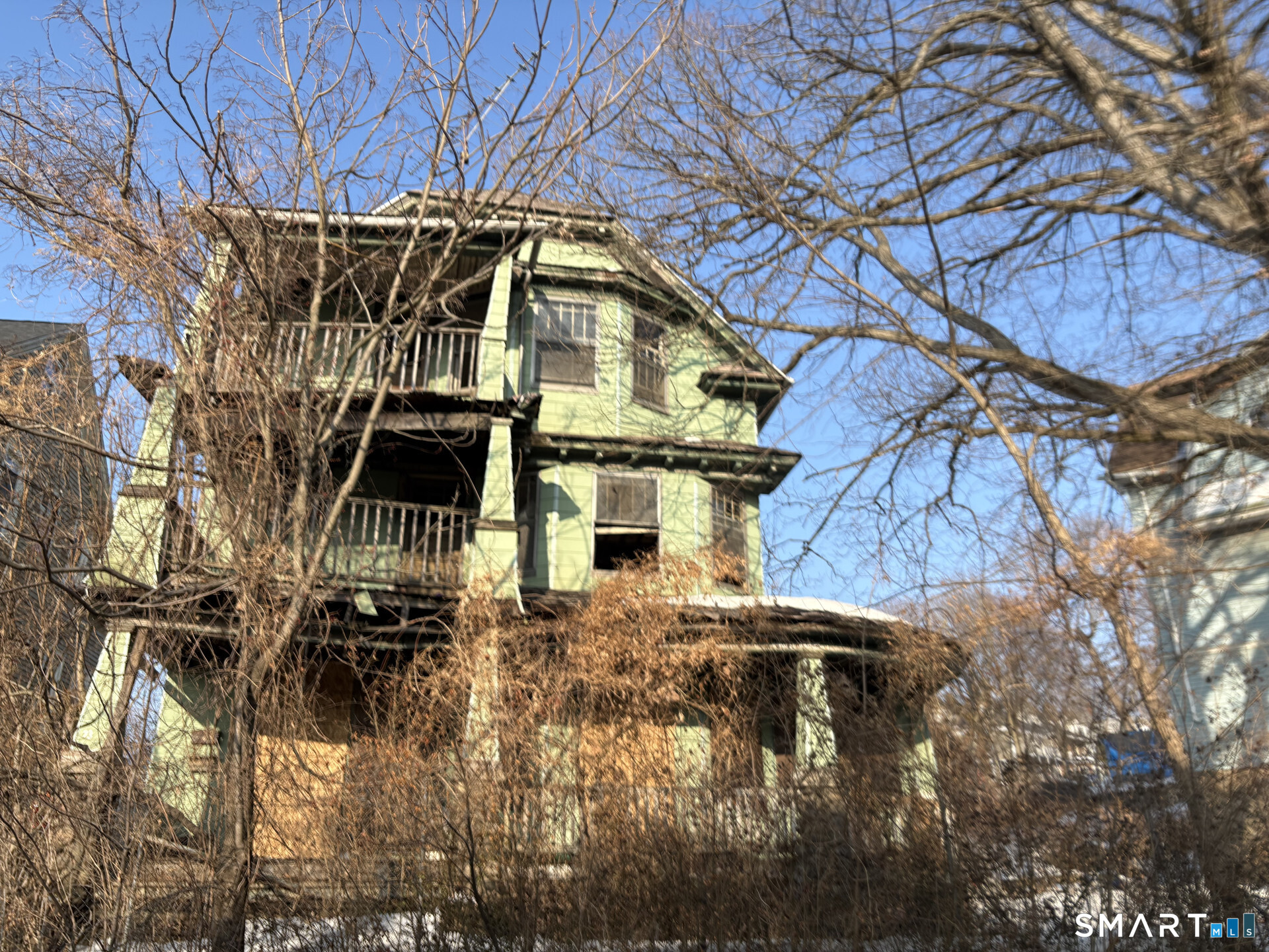 230 Plaza Avenue photo 2