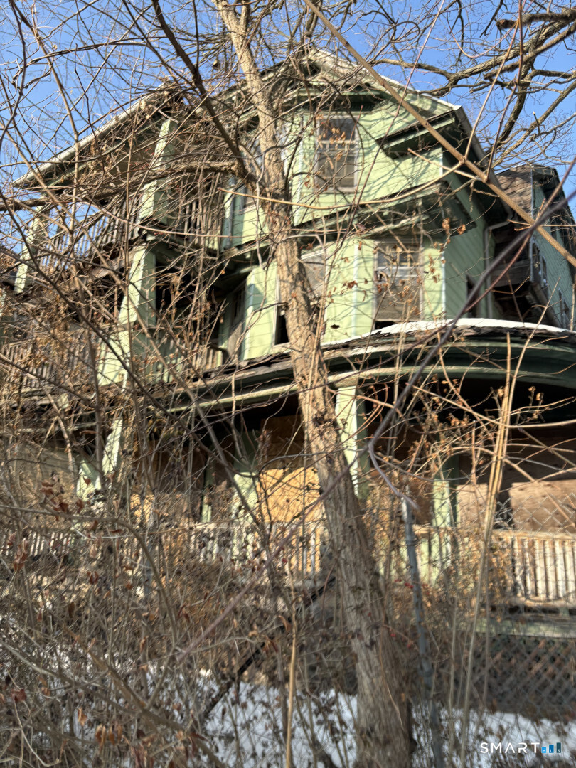230 Plaza Avenue photo 4