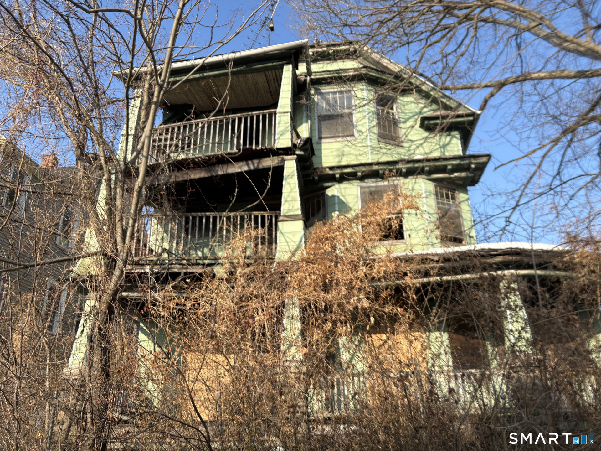 230 Plaza Avenue photo 5