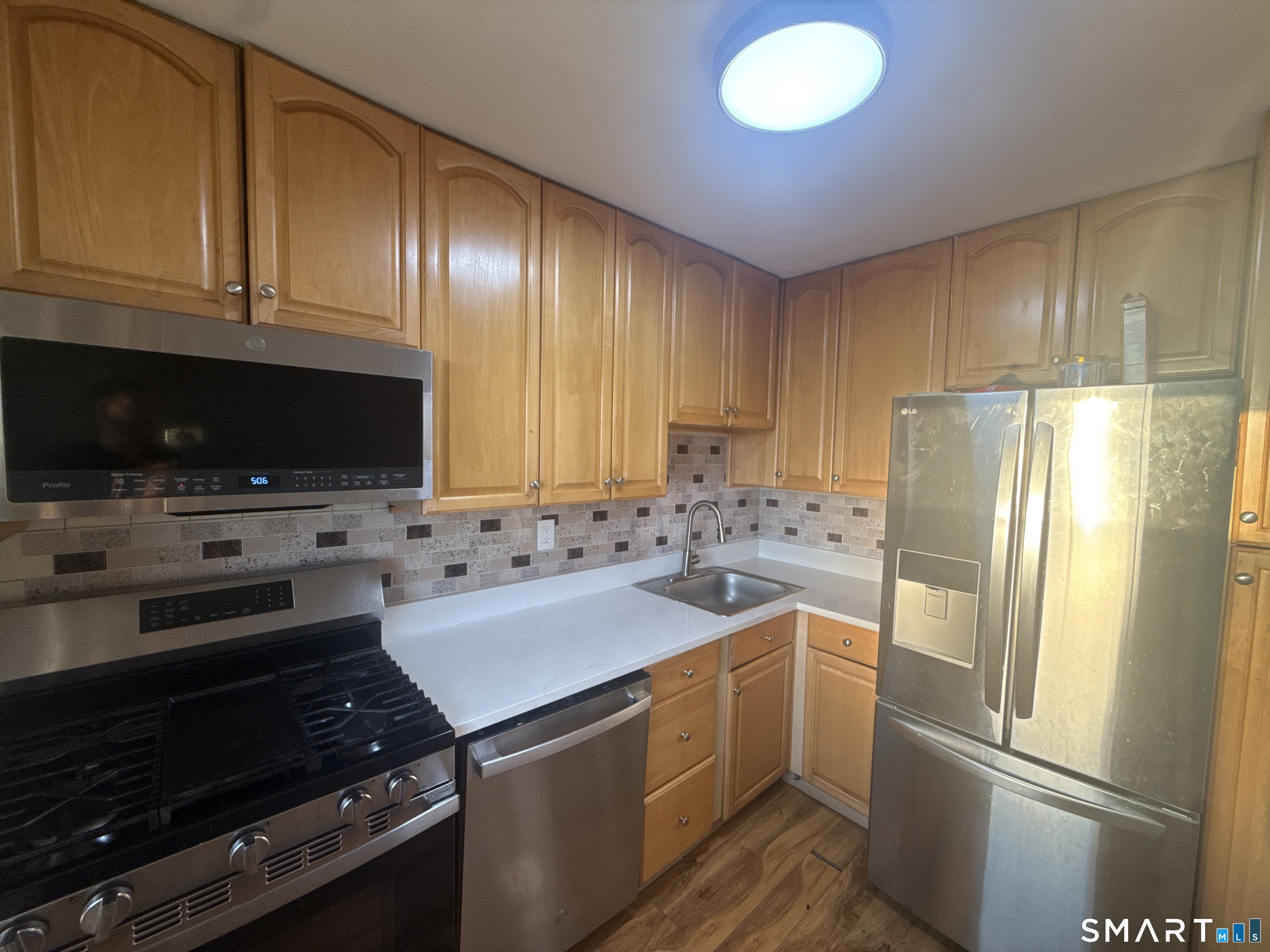 71 Strawberry Hill Avenue, Stamford, Connecticut photo 2