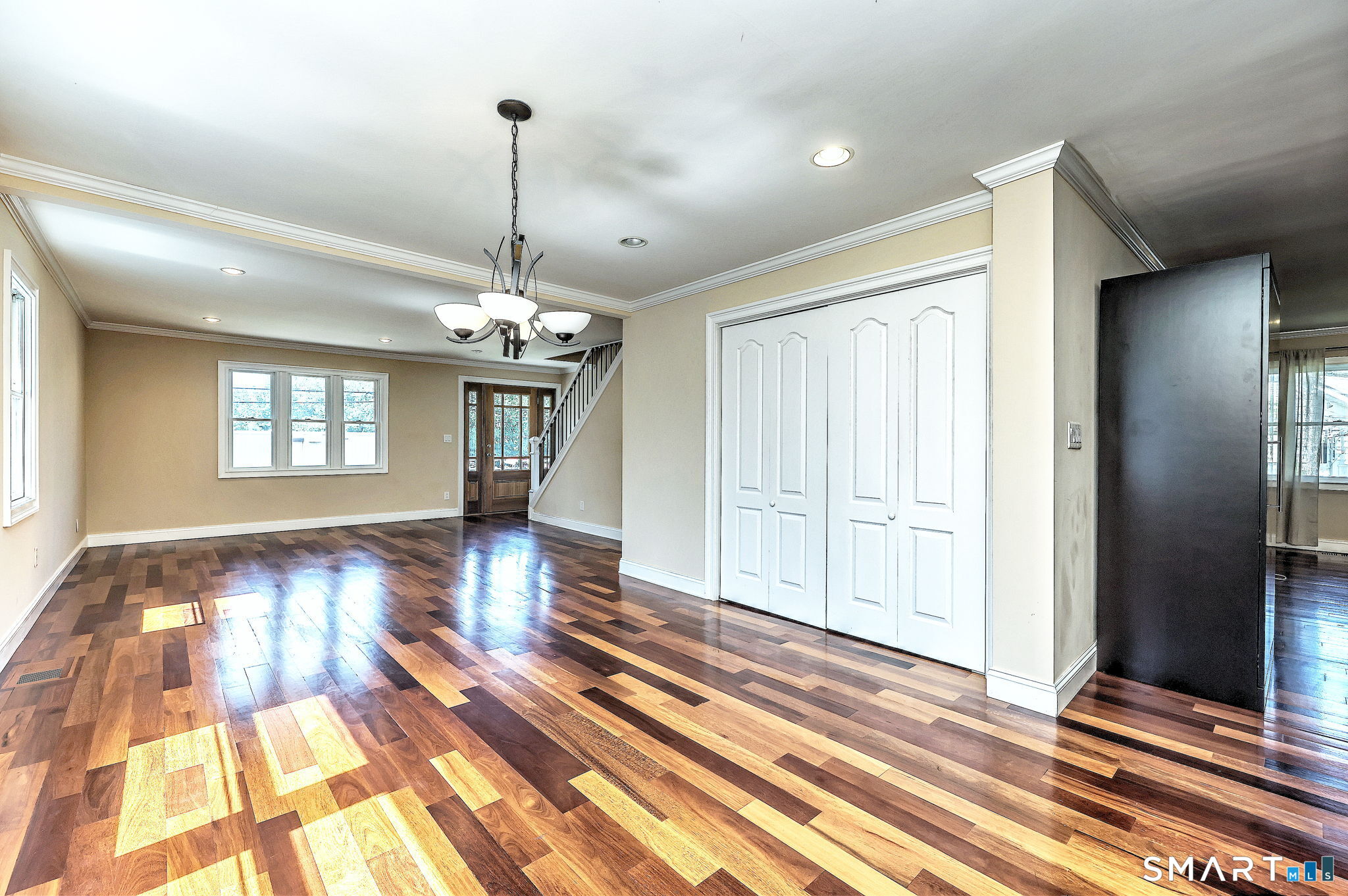 647 New Haven Avenue photo 4