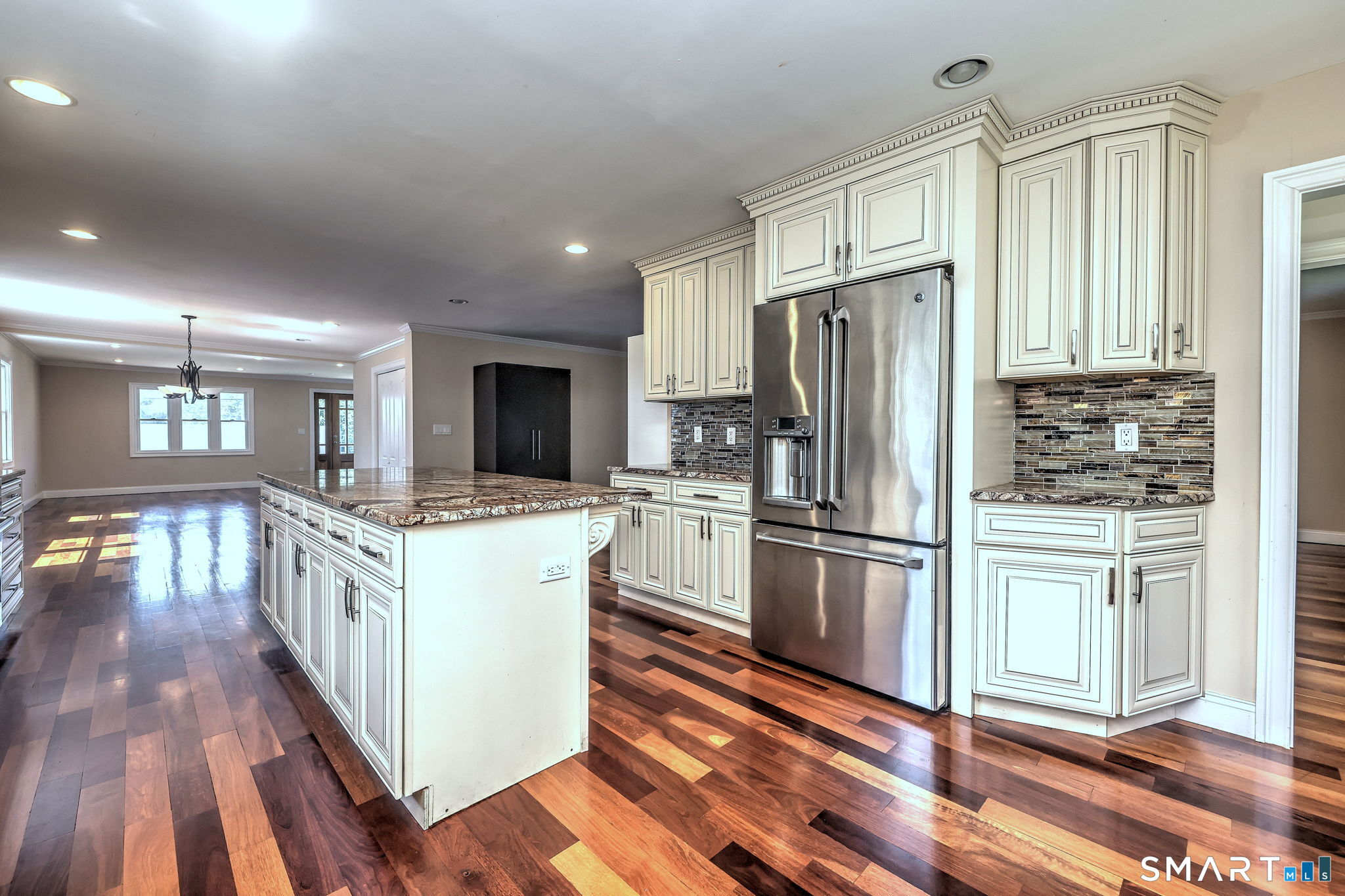 647 New Haven Avenue photo 12