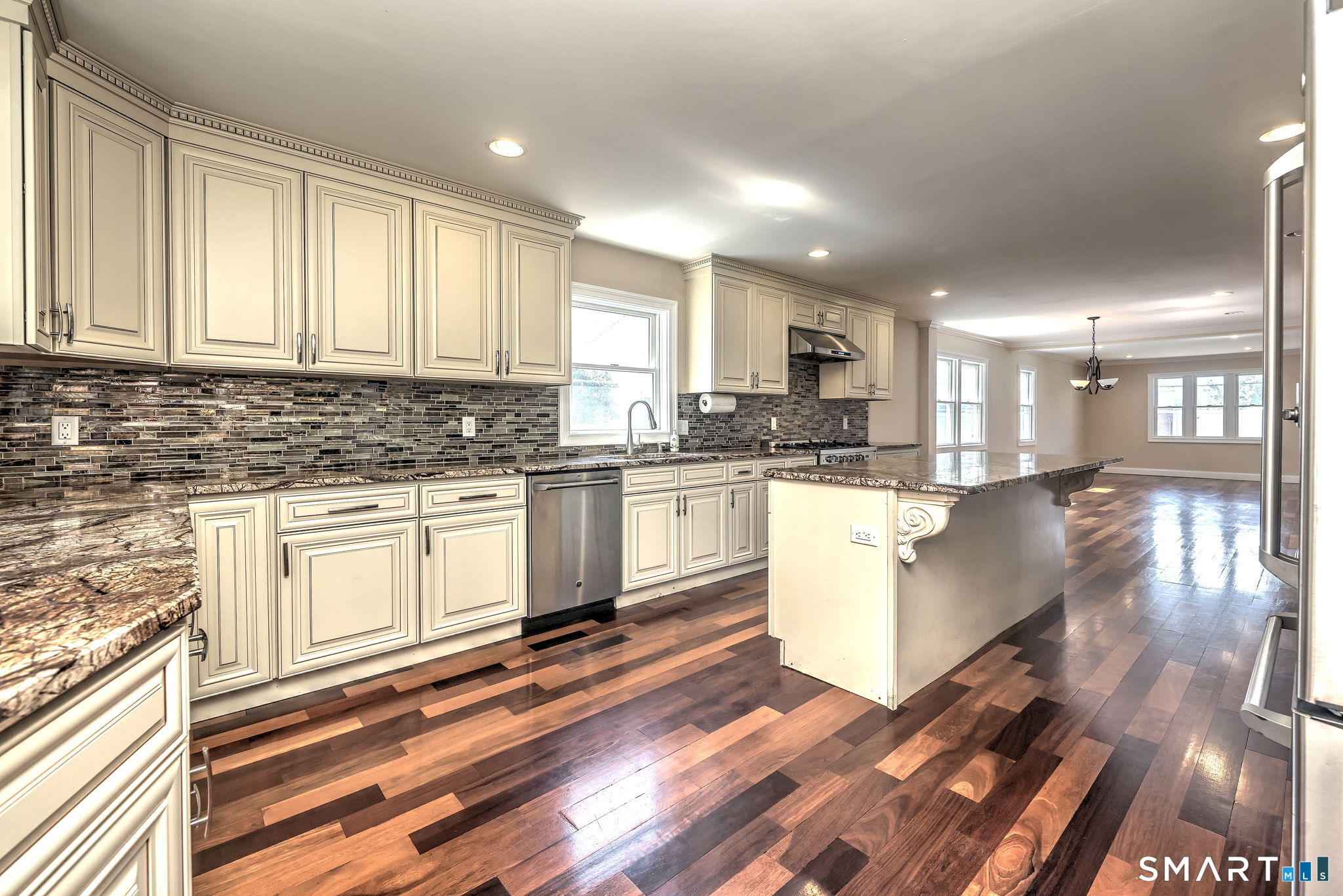 647 New Haven Avenue photo 13