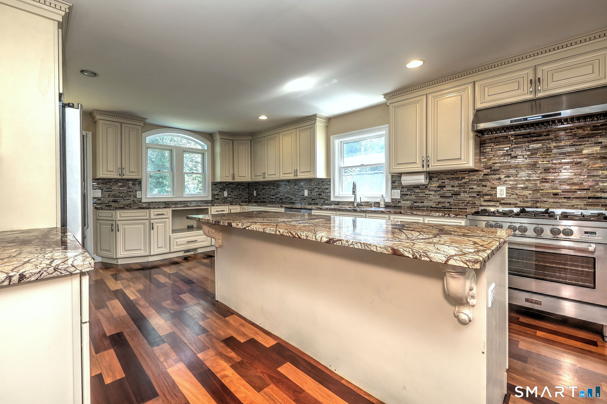 647 New Haven Avenue photo 14