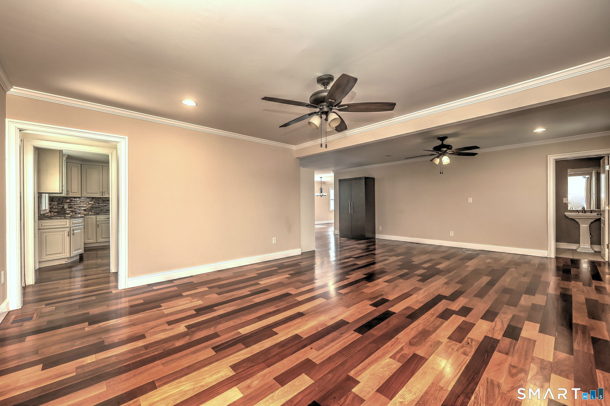 647 New Haven Avenue photo 18