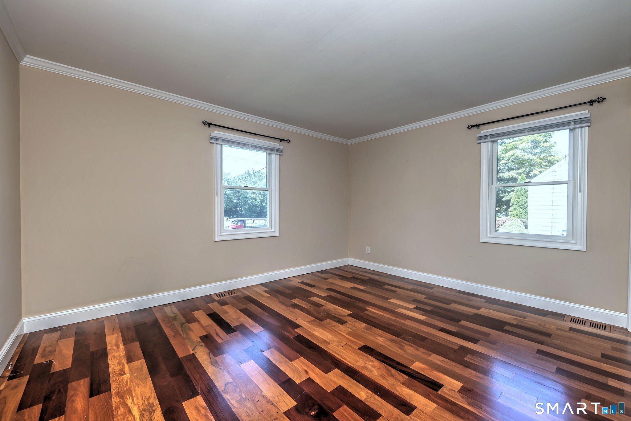 647 New Haven Avenue photo 22