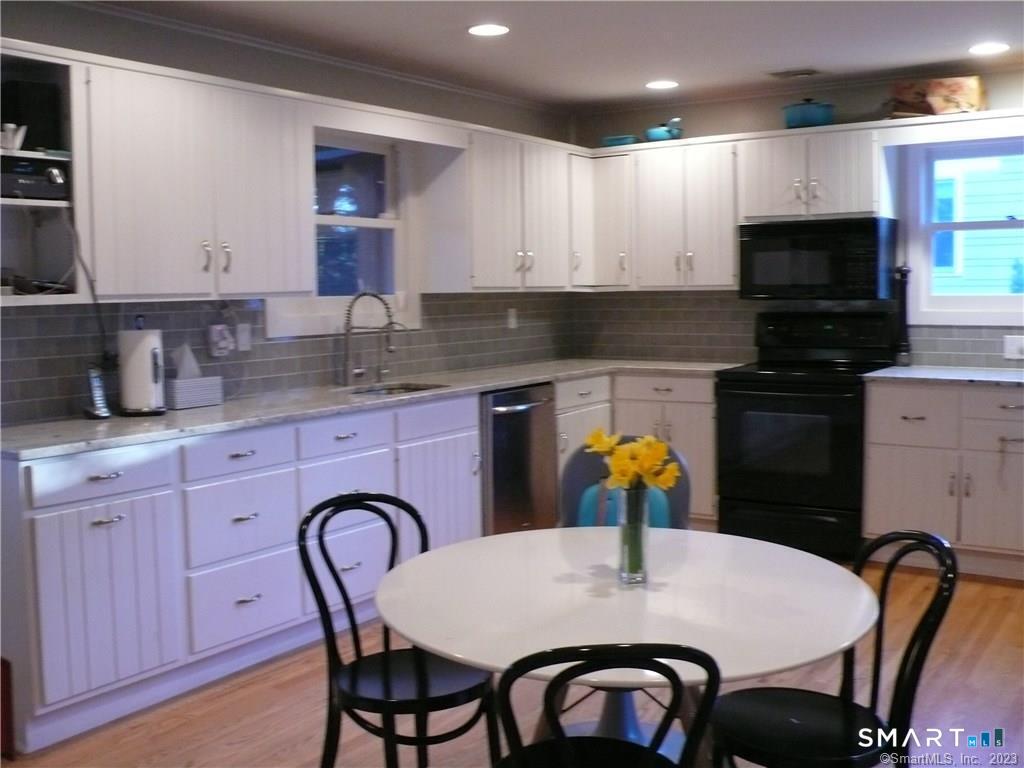 19 Hickory Drive, Westport, Connecticut photo 5