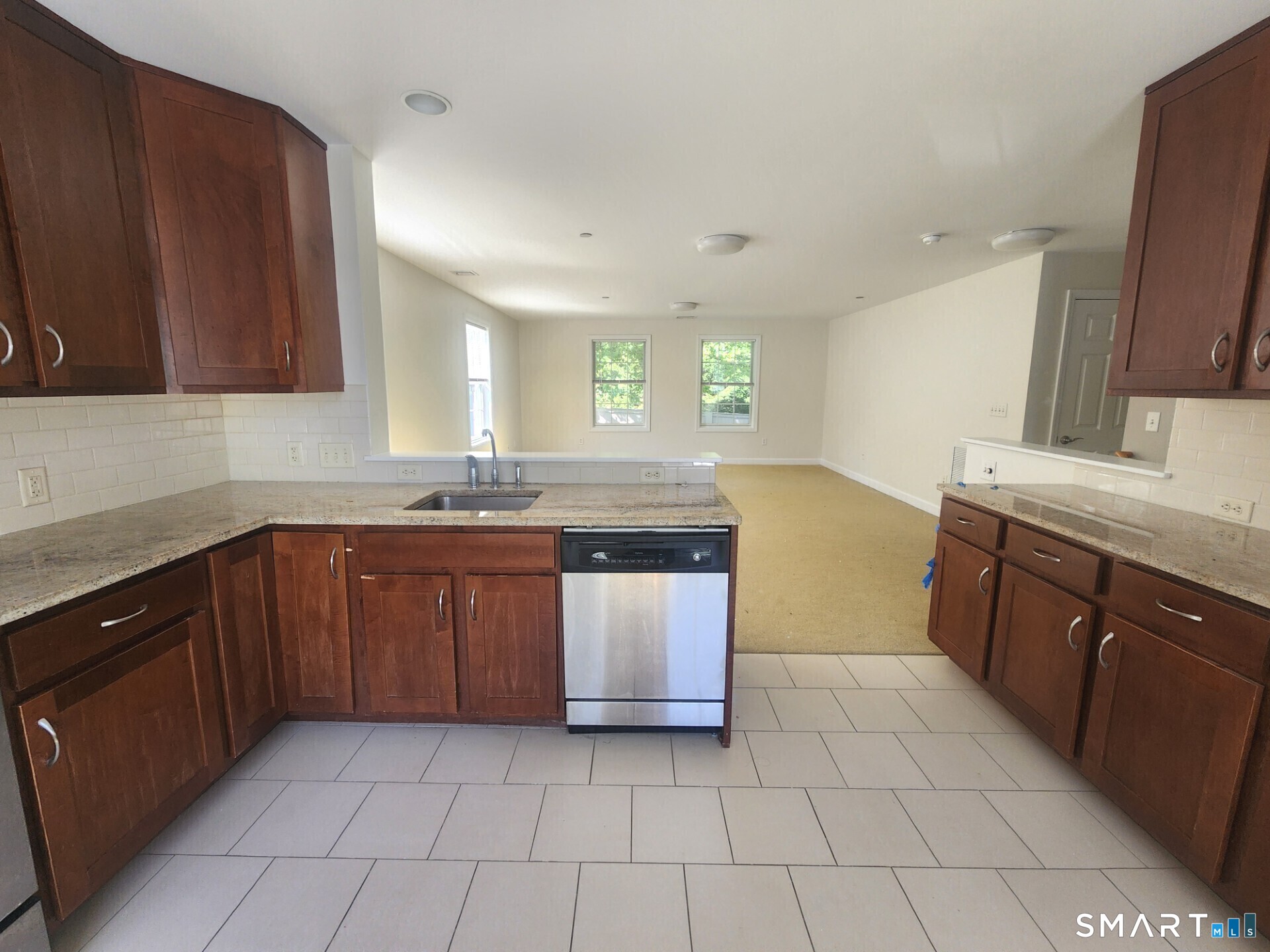 46 Stoneridge Circle, Stamford, Connecticut photo 4