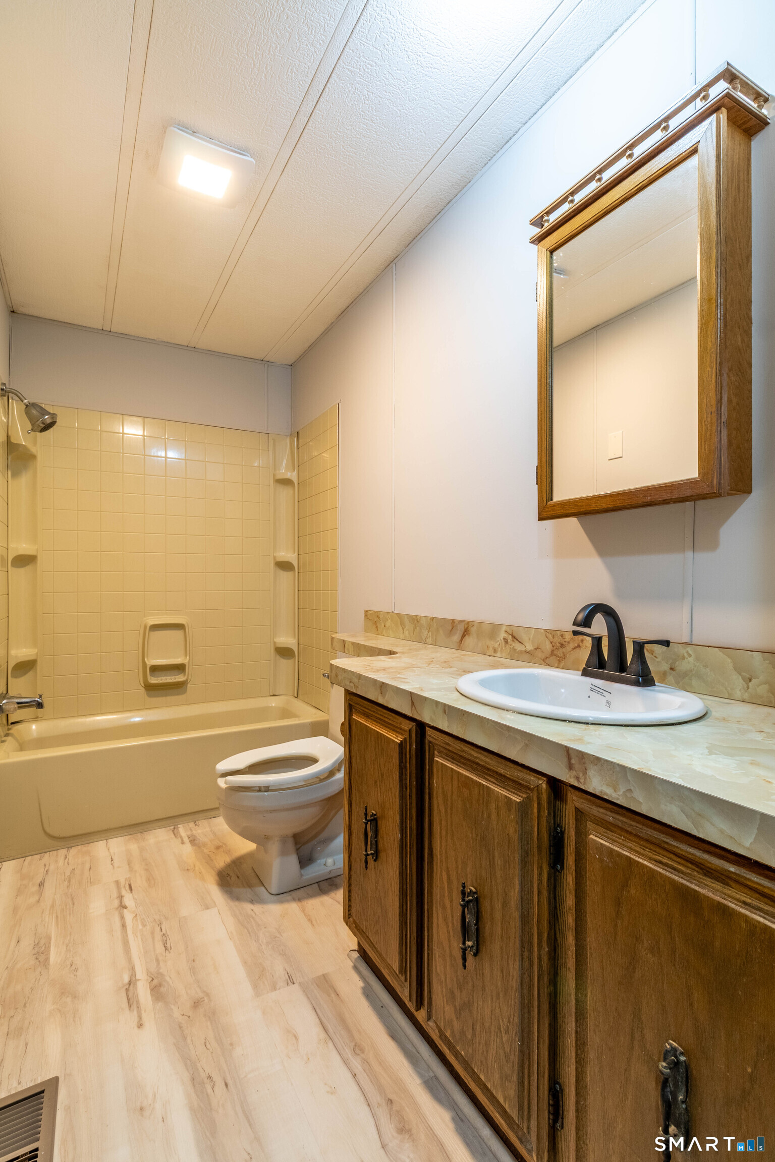 65 Colchester Commons photo 28