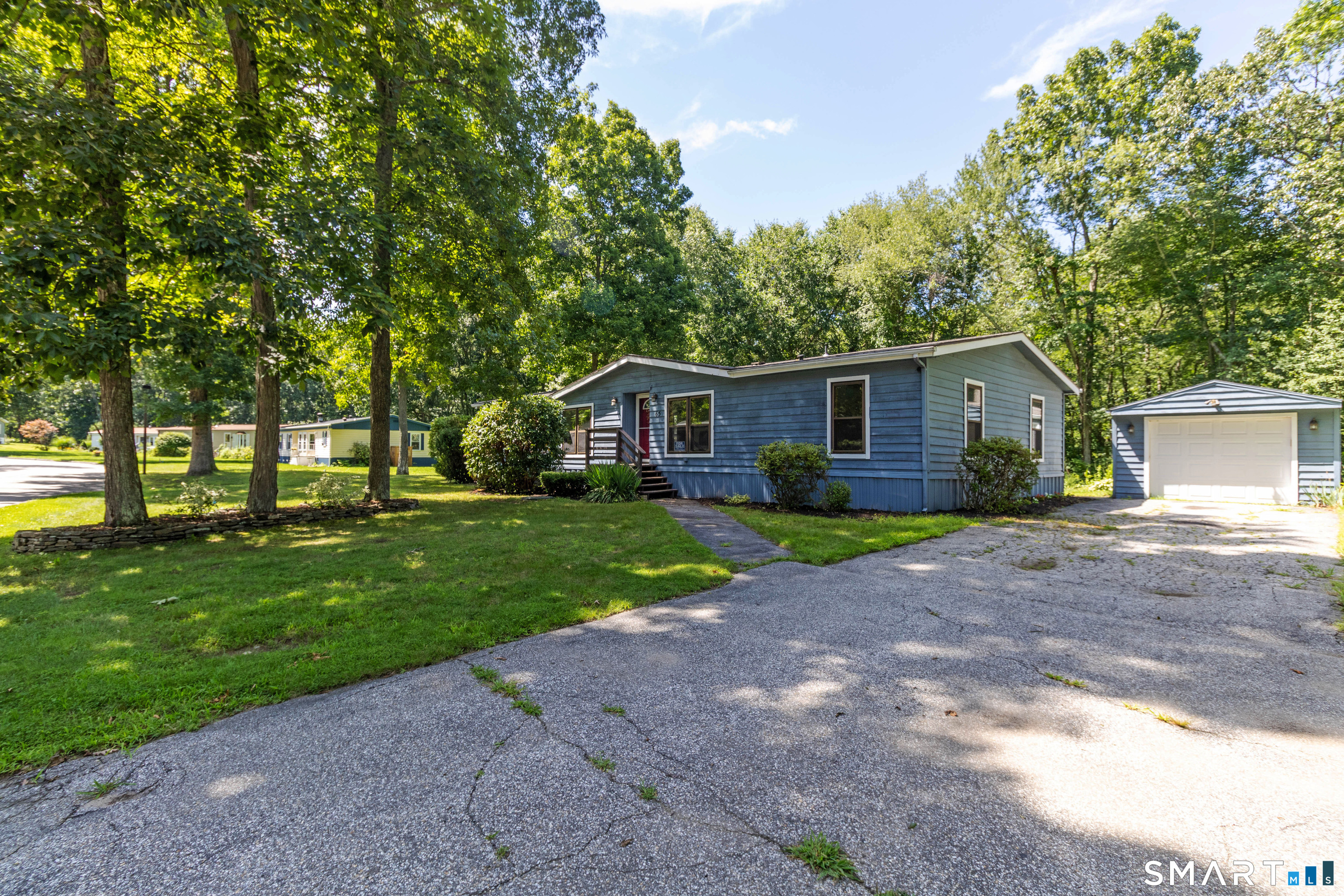 65 Colchester Commons photo 40