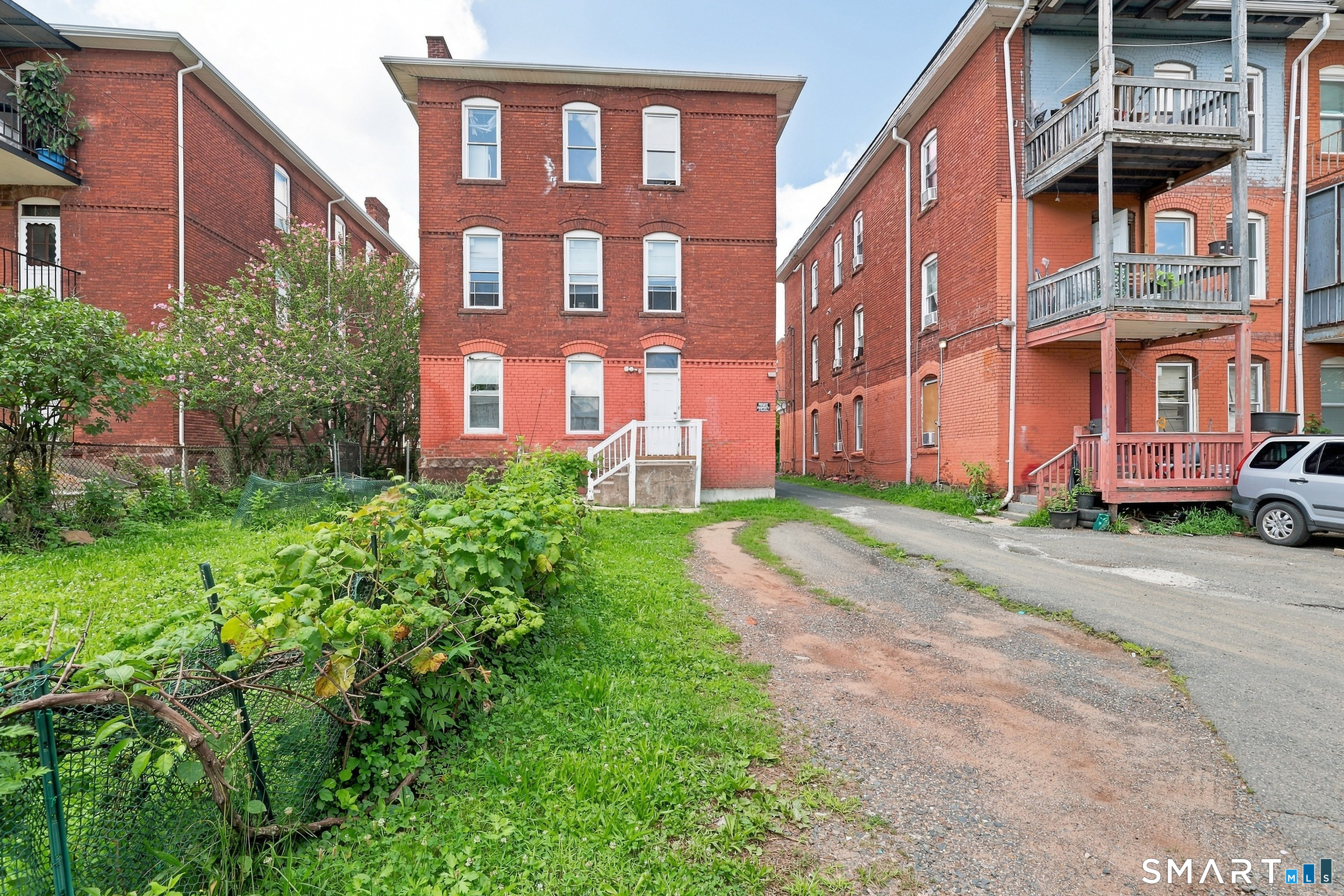 138-140 Putnam Street photo 3