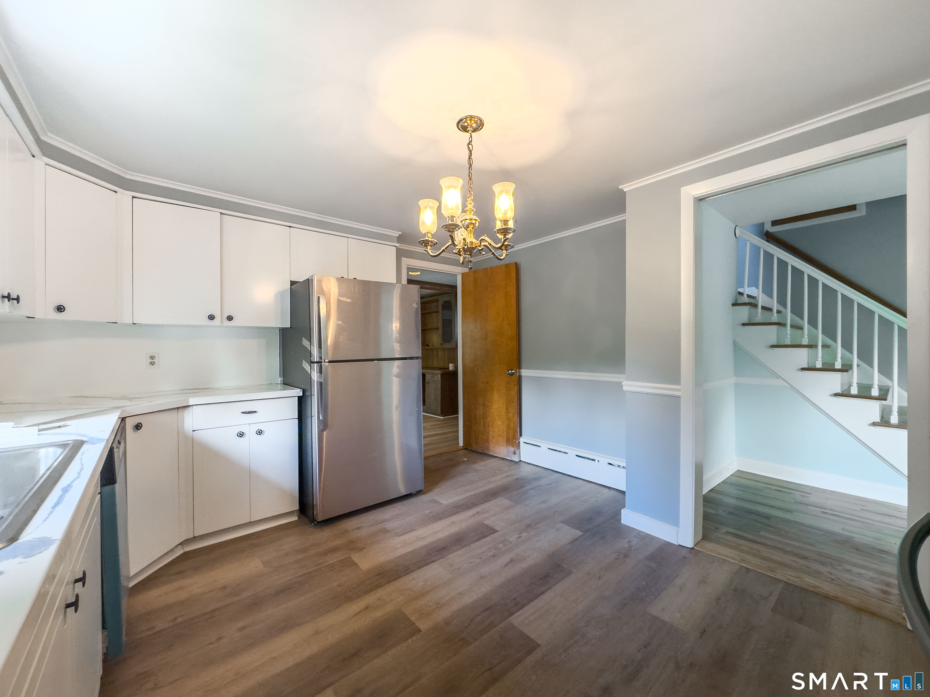 81 Esther Avenue photo 10