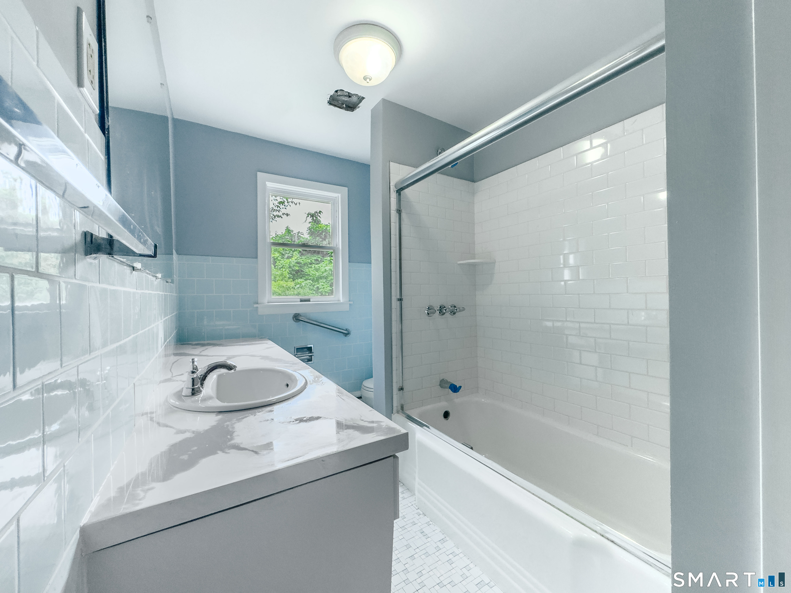 81 Esther Avenue photo 11