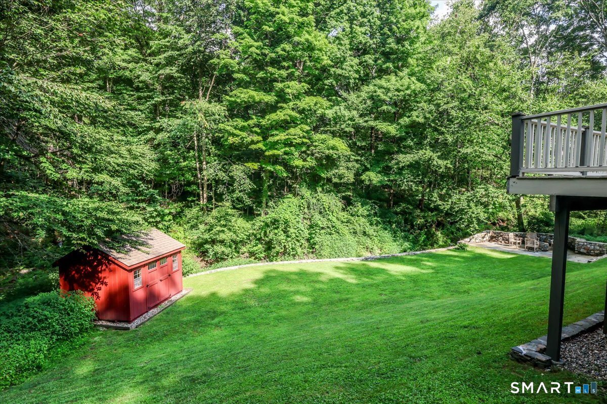 121 Carriage Drive photo 33