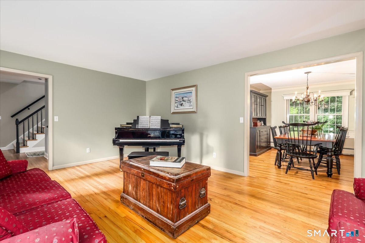 121 Carriage Drive photo 8