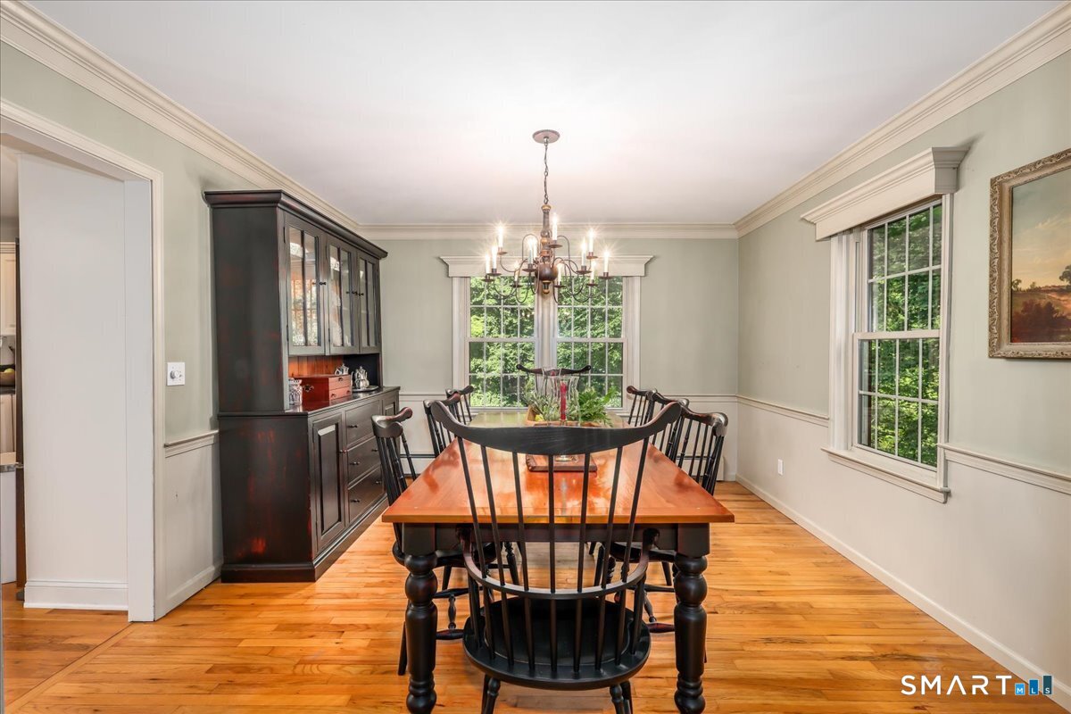 121 Carriage Drive photo 9