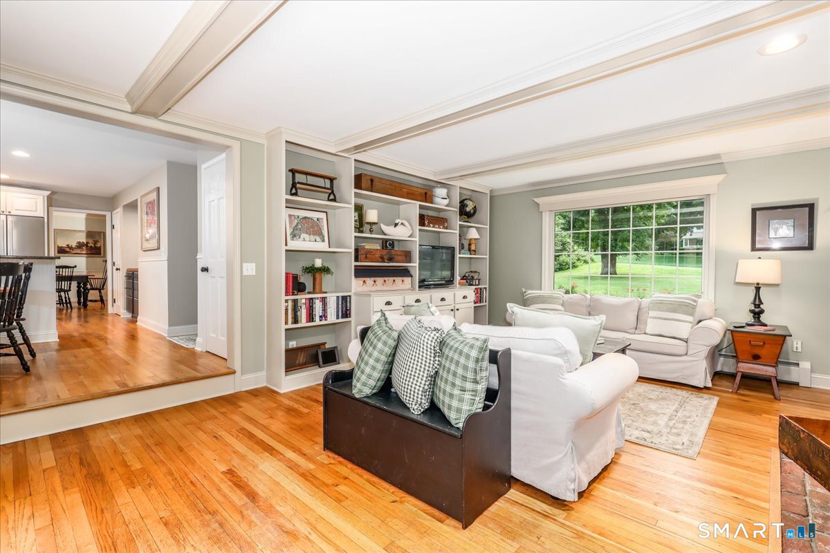 121 Carriage Drive photo 14