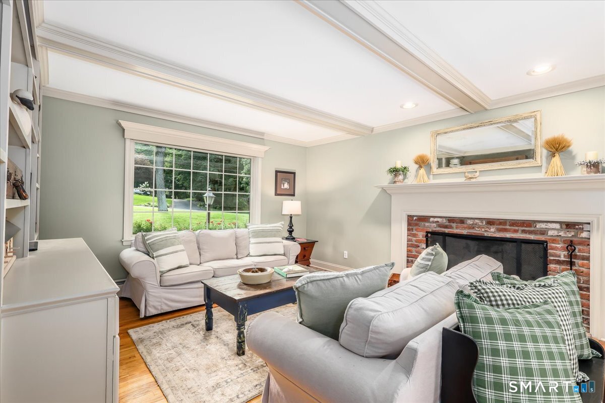 121 Carriage Drive photo 15