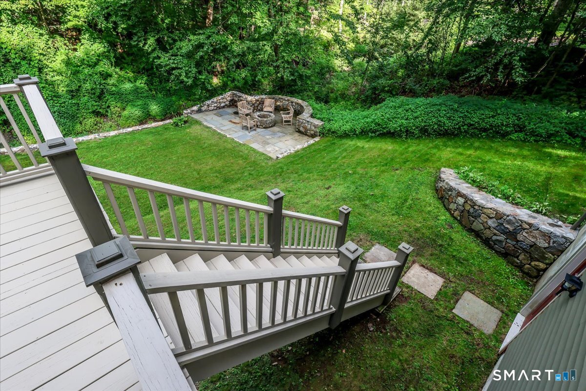 121 Carriage Drive photo 32