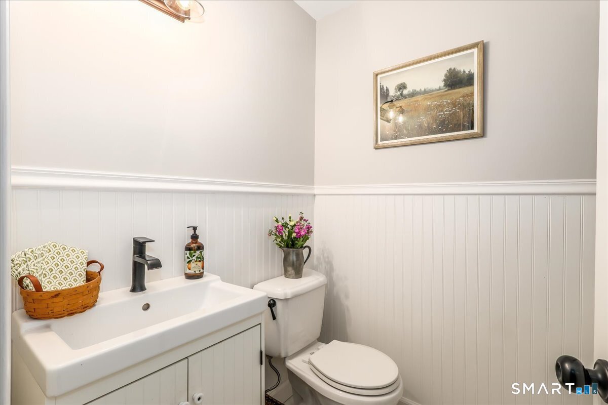 121 Carriage Drive photo 16