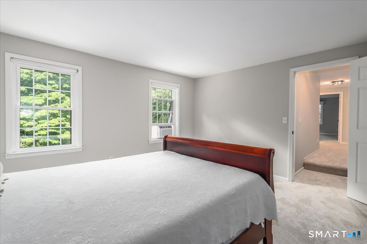 121 Carriage Drive photo 22