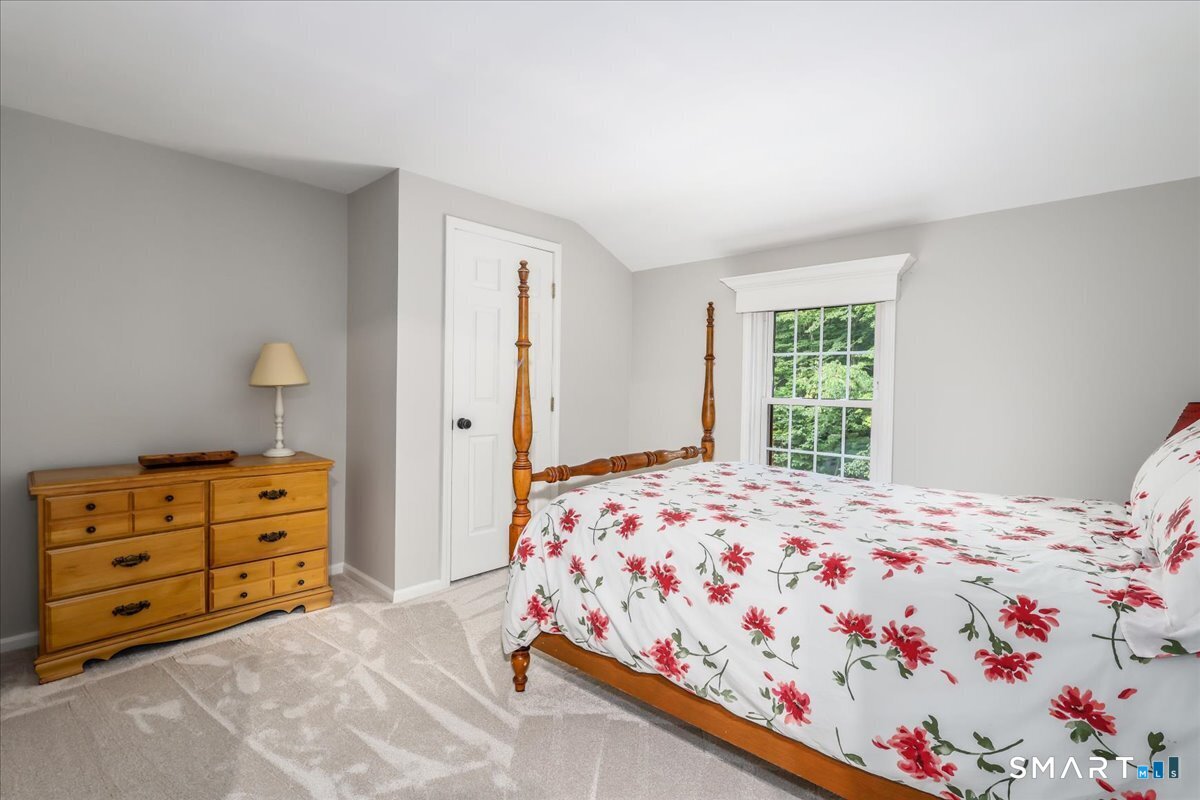 121 Carriage Drive photo 23