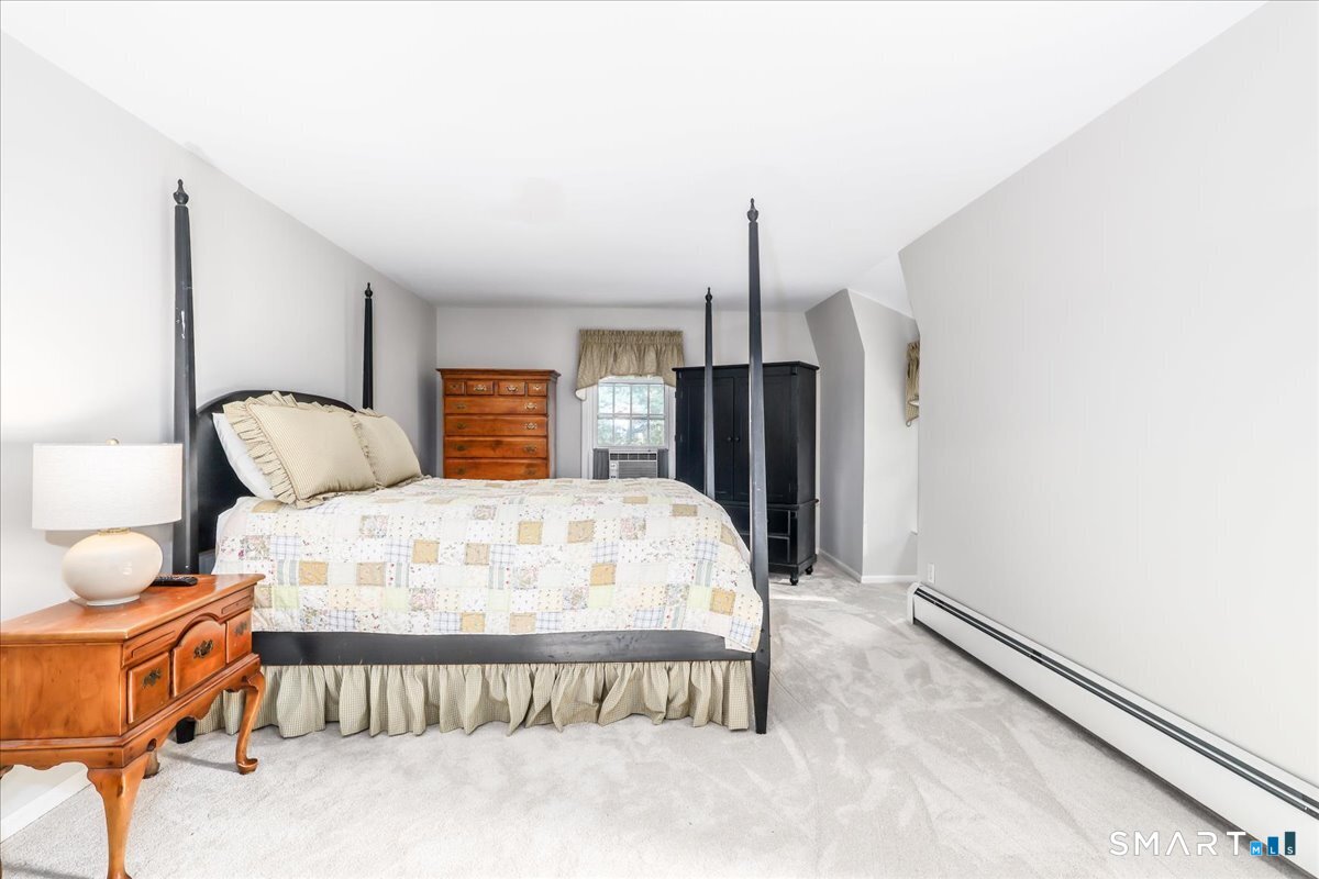 121 Carriage Drive photo 18