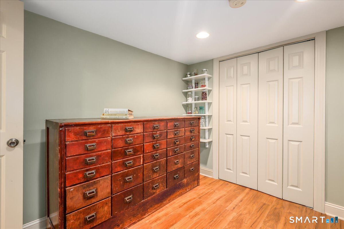 121 Carriage Drive photo 29