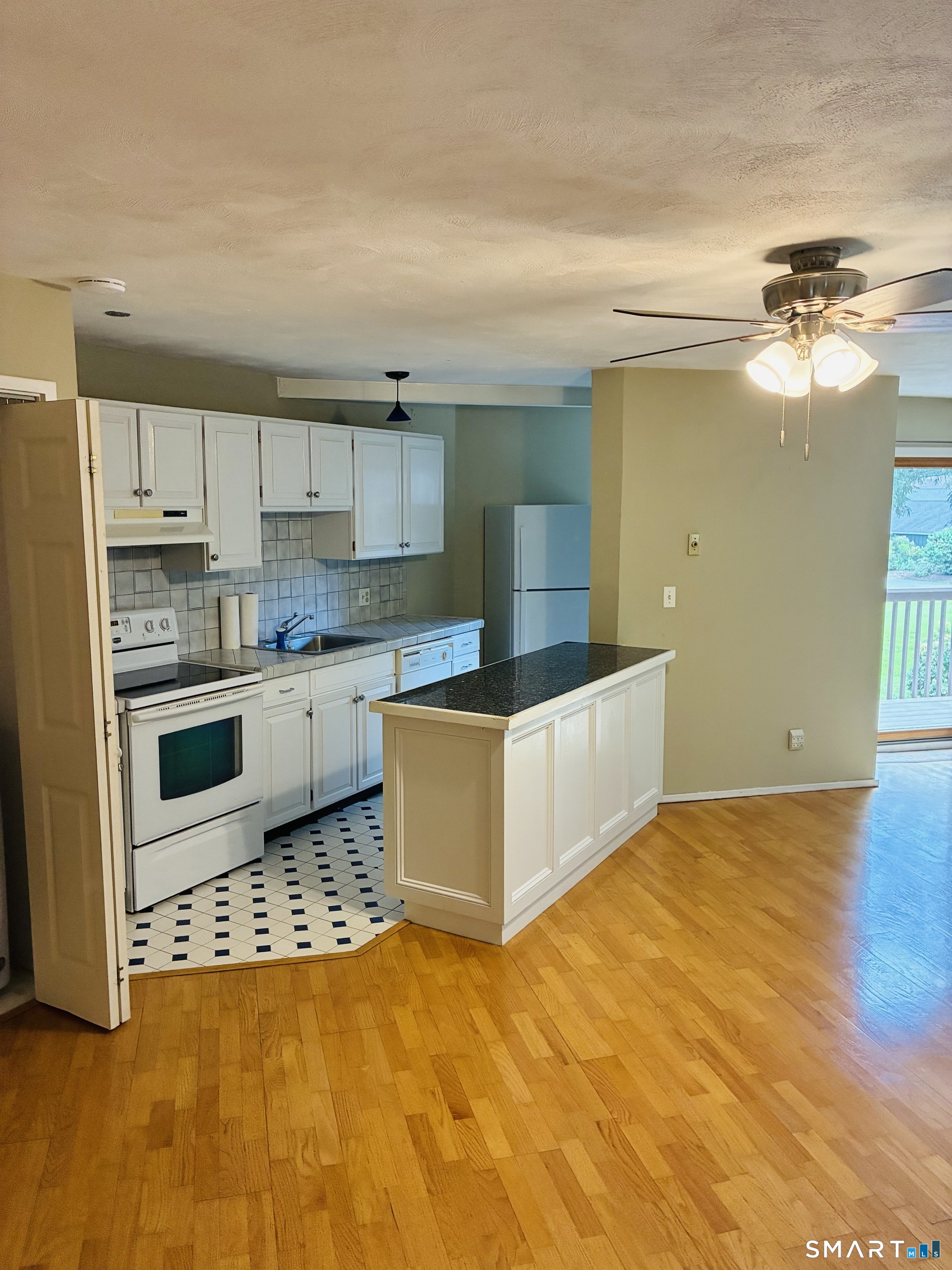 85 River Road  Unit #E8 photo 6