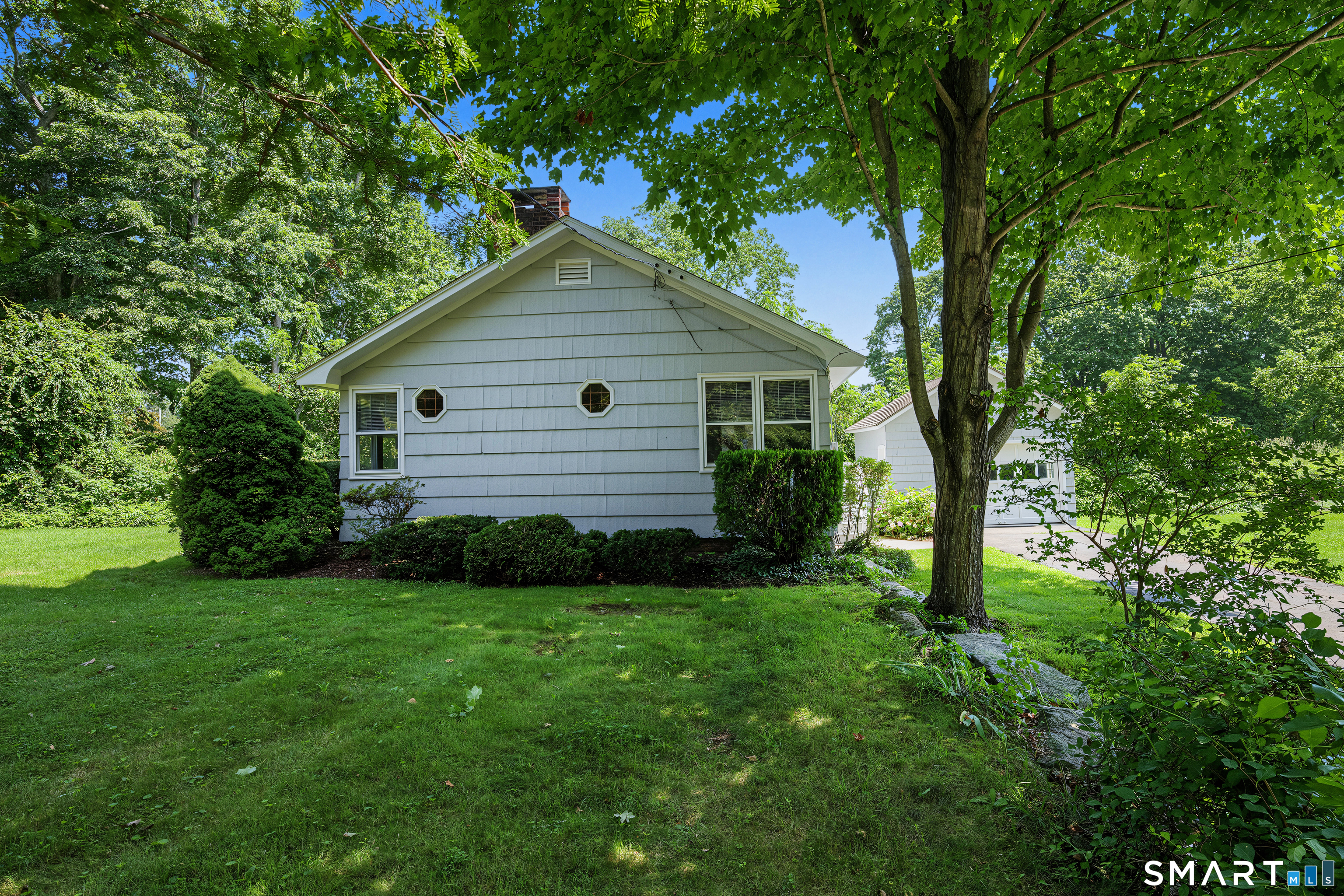 37 Beach Avenue photo 4