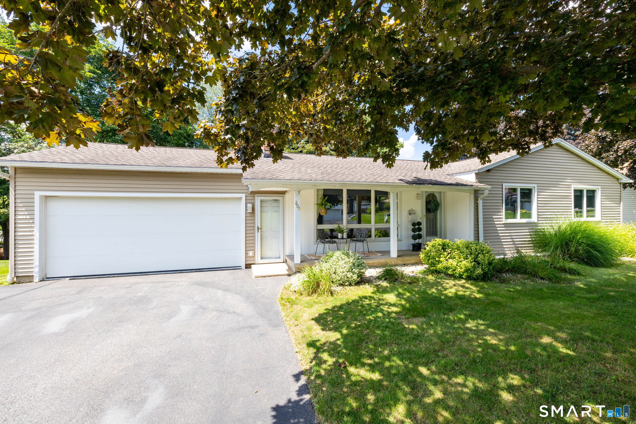 206 Fairlawn Drive photo 2