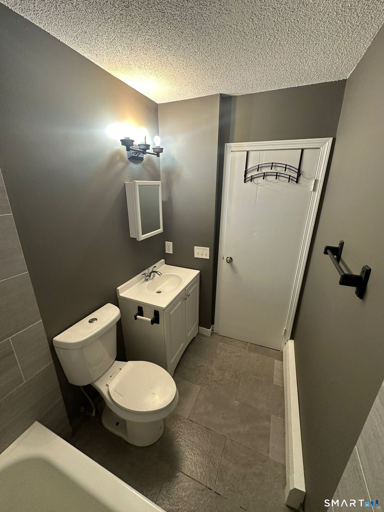 157 Rubber Avenue photo 5