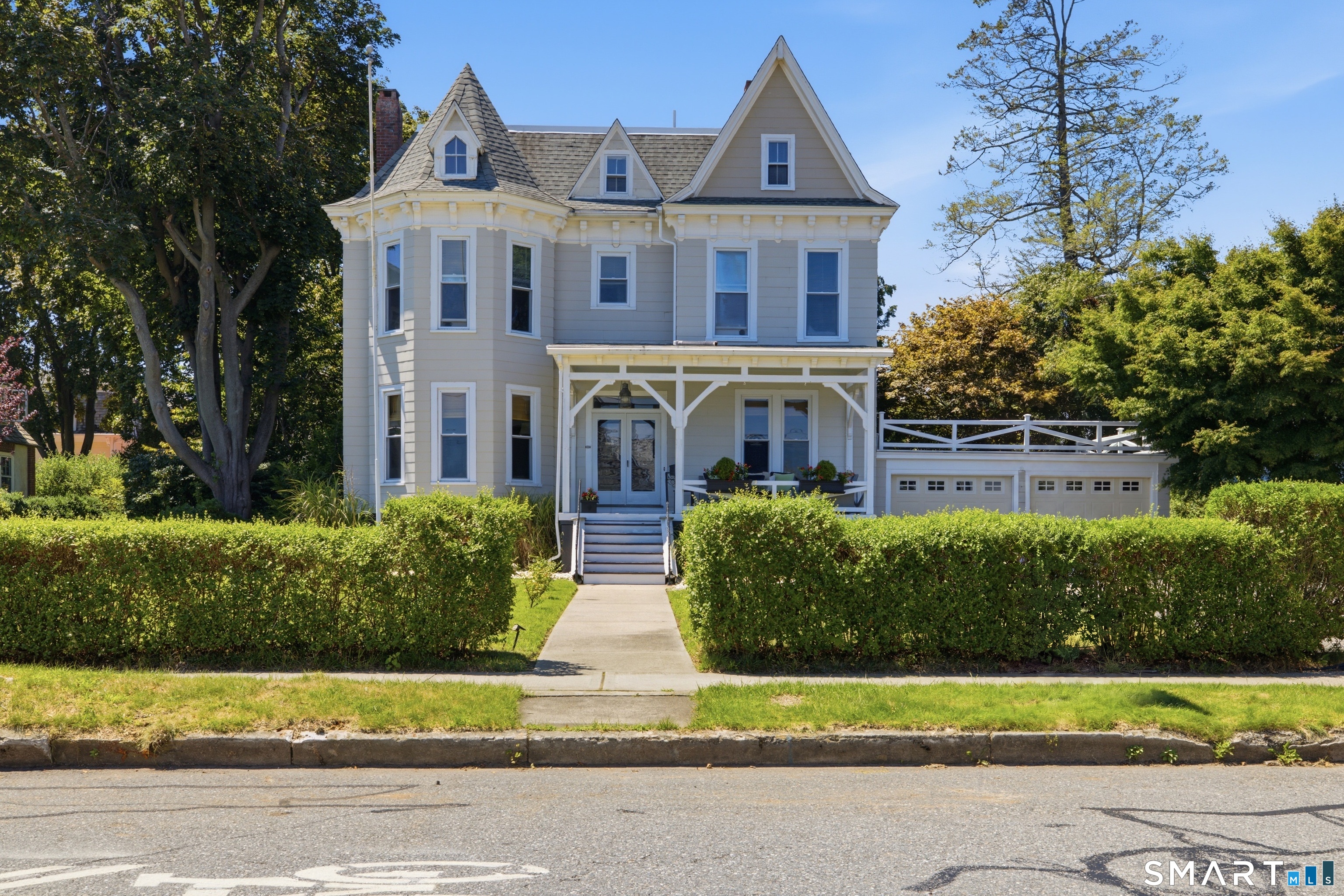 597 Pequot Avenue photo 4