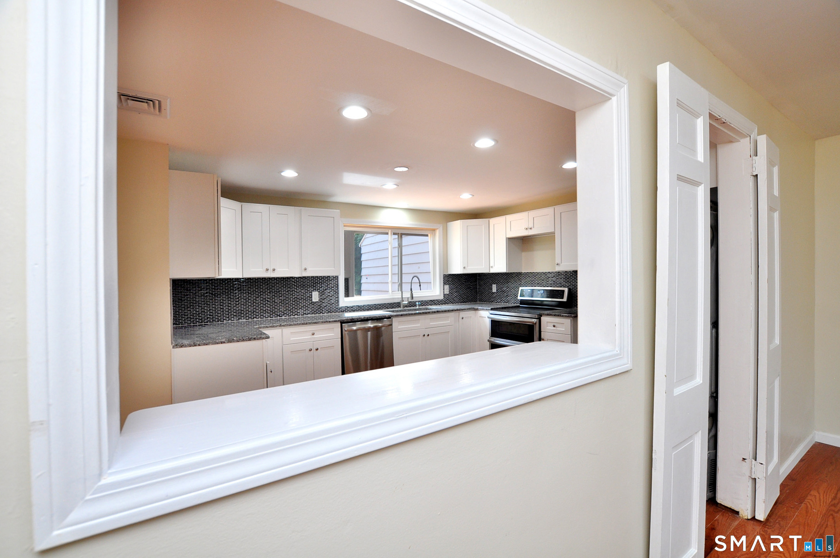 12 Jerome Avenue photo 11