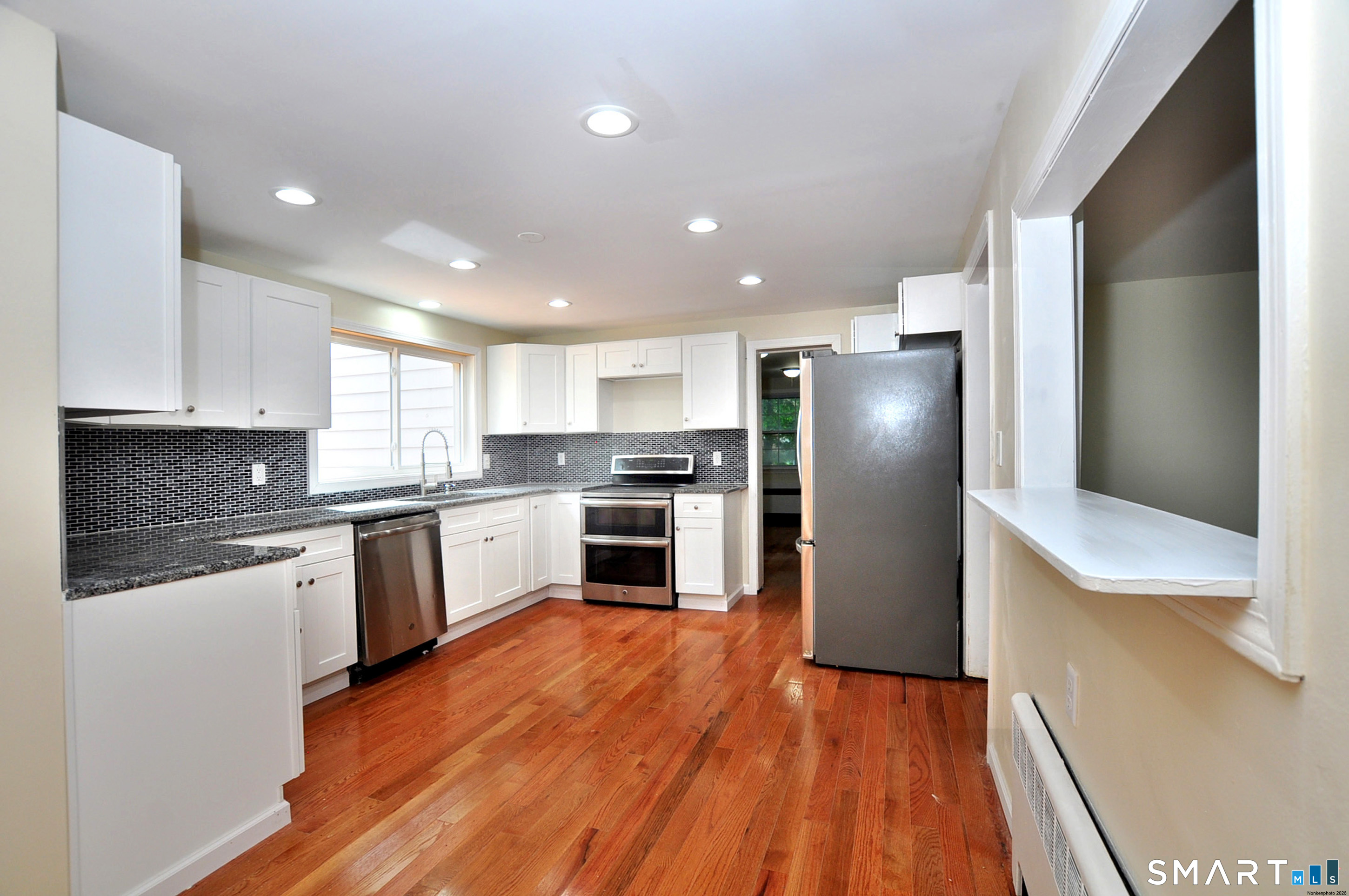 12 Jerome Avenue photo 13
