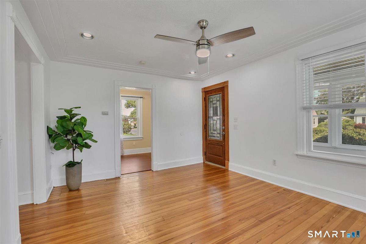 349 Nott Street photo 7