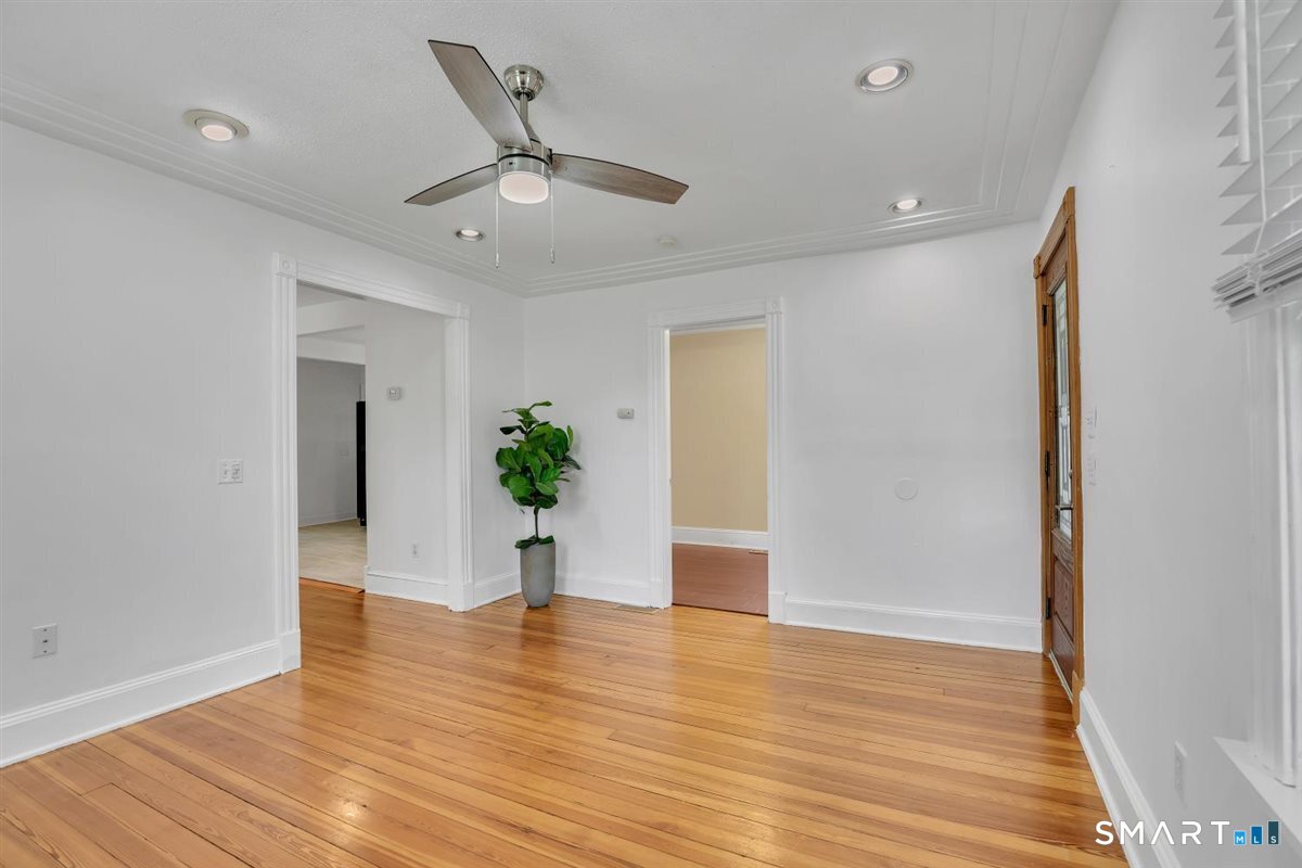 349 Nott Street photo 8