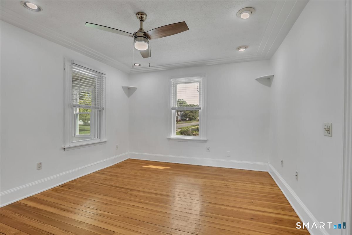 349 Nott Street photo 9