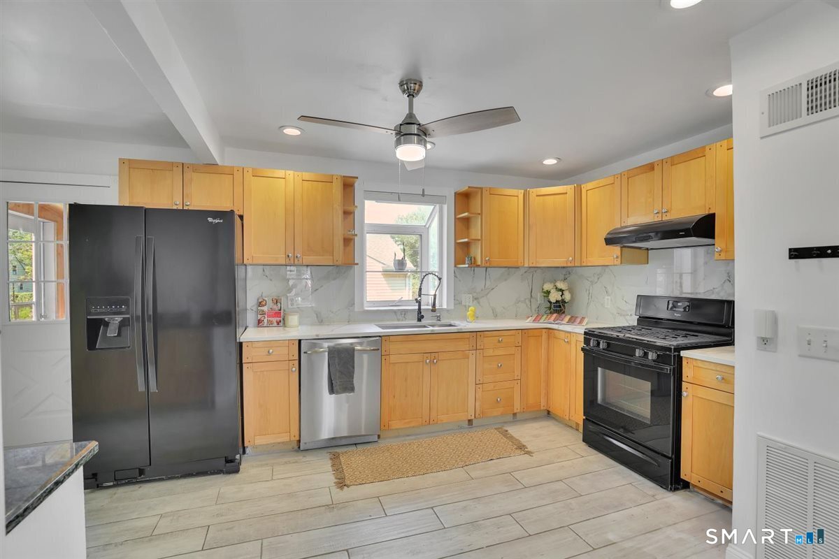 349 Nott Street photo 3