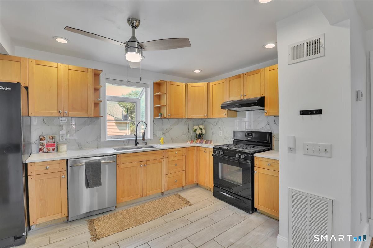 349 Nott Street photo 12