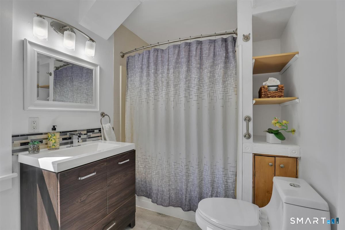 349 Nott Street photo 17