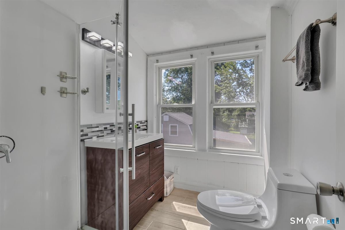 349 Nott Street photo 4