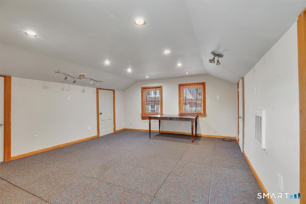 349 Nott Street photo 24
