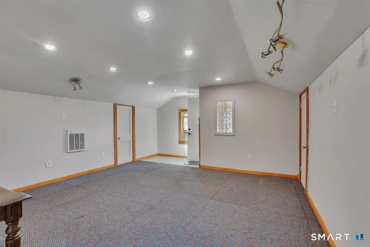 349 Nott Street photo 25
